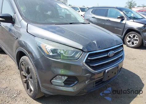 2017 Ford Escape Titanium z USA, uszkodzony, nr VIN 1FMCU9JDXHUB25627